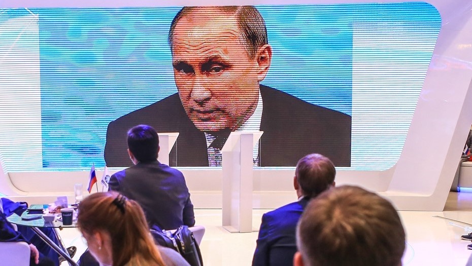    Трансляция пленарного заседания ПМЭФ с участием президента РФ Владимира Путина, архивное фото. Автор фото: Сергей Коньков / "Деловой Петербург"