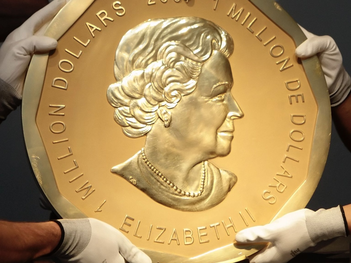 Большой Кленовый лист с изображением Елизаветы II 