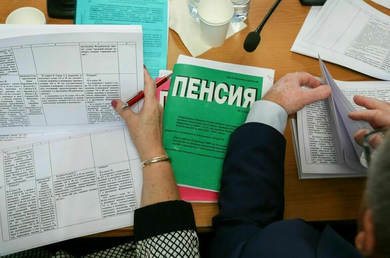 "Педагог против системы: Как Верховный суд заставил ПФР пересчитать стаж и вернуть пенсию за 3 года? Всё о ваших правах в 2025 году!"