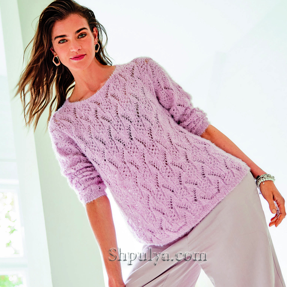 Светло-розовый ажурный пуловер