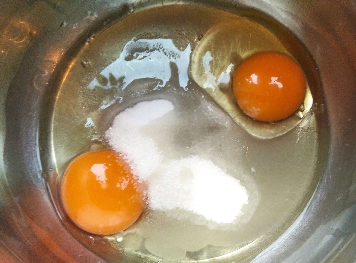 Как будто чьи-то глаза))) 