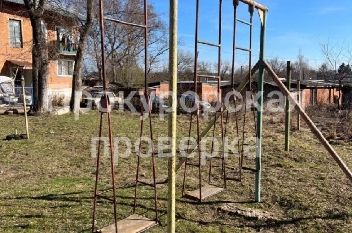    Небезопасную детскую площадку нашли в Липках Киреевского района