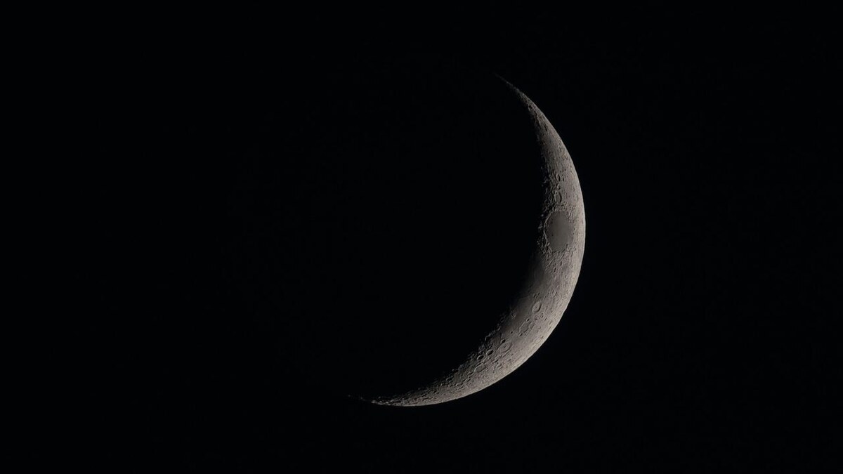 taviphoto / Shutterstock / FOTODOM📷Растущую Луну можно узнать по острым краям серпа, обращенным влево