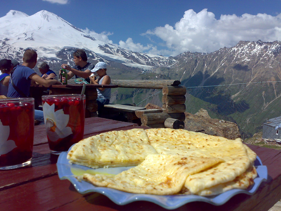 Кафэ у подножия Эльбруса