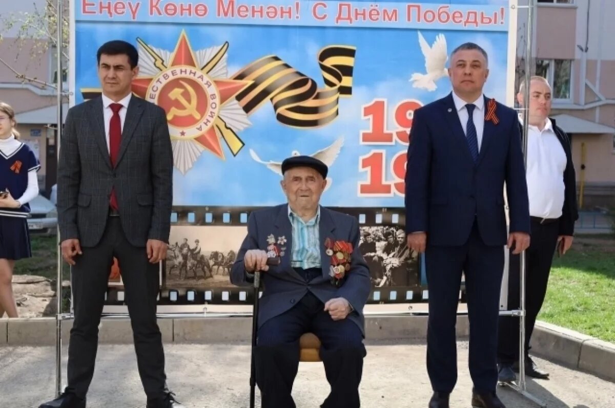    В Уфе дали старт парадам у окон ветеранов ВОВ