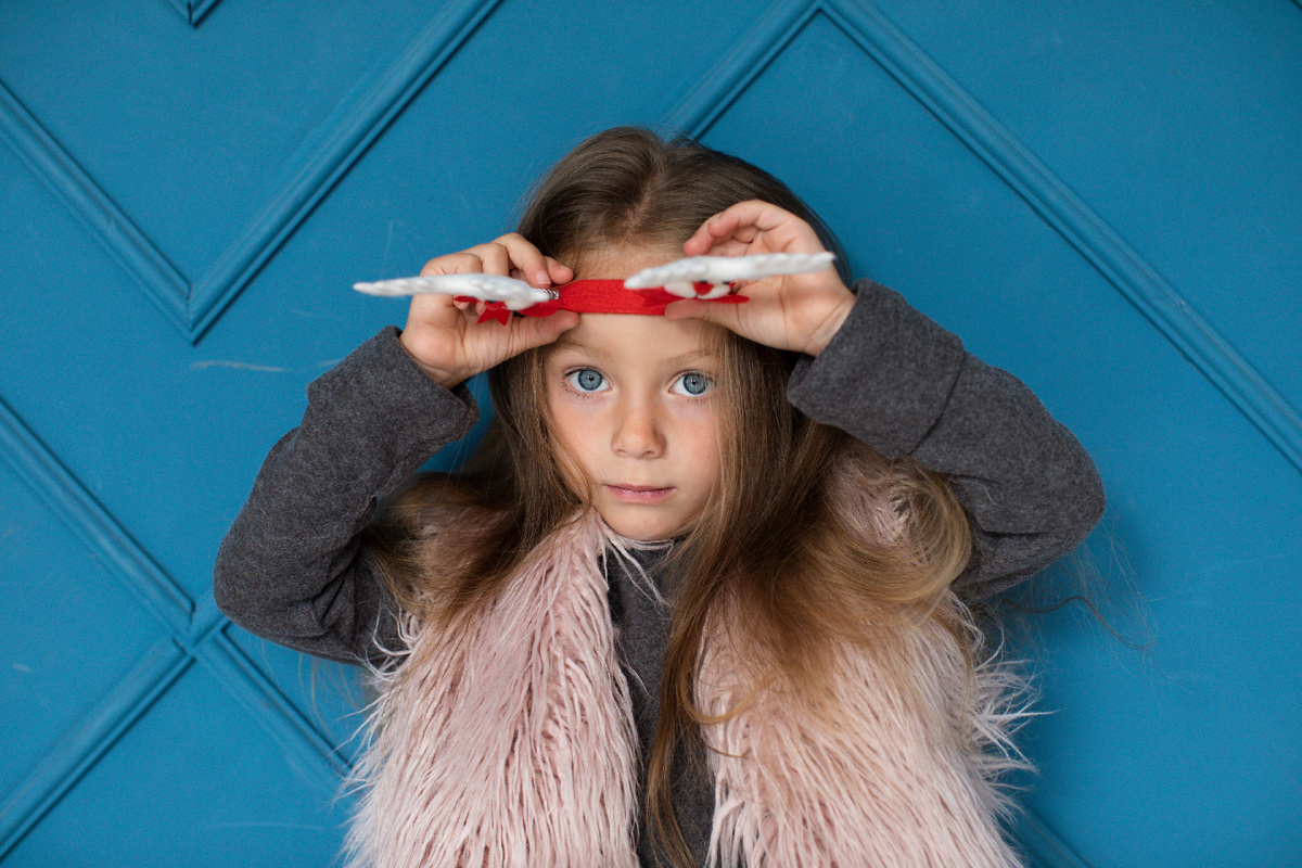 Детская зависть - это переживания, с которыми рано или поздно сталкиваются все родители, так что лучше знать и понимать, как помочь ребенку эффективно справиться. Фото: www.freepik.com