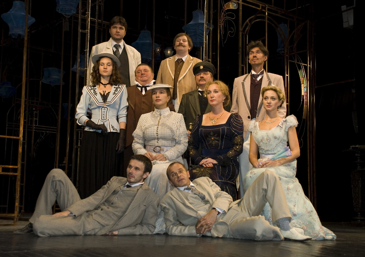 Сцена из спектакля Таганрогского театра имени Чехова «Прости меня, мой ангел белоснежный»