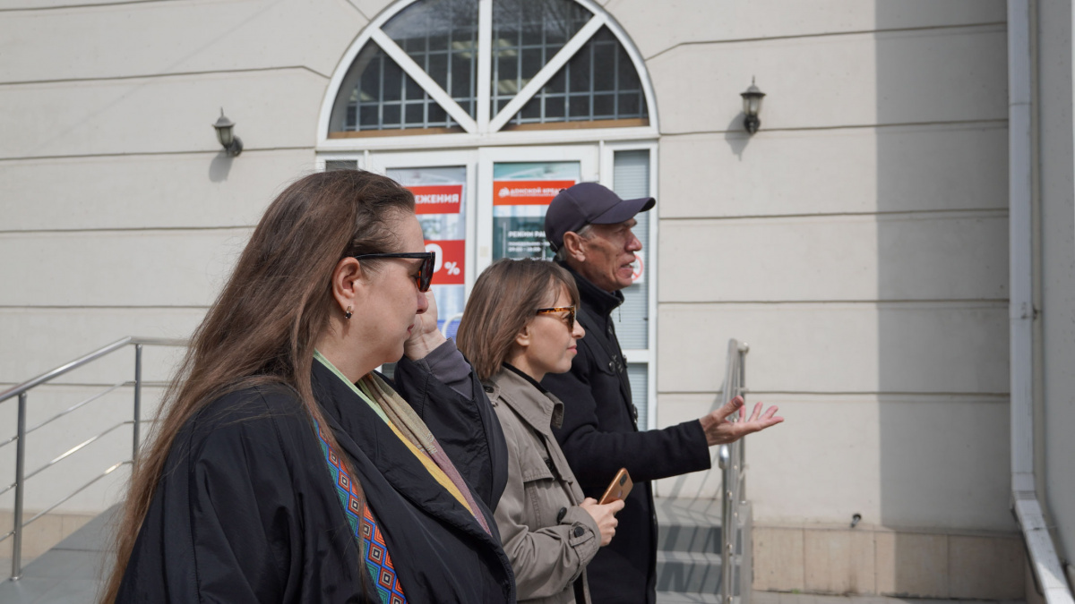 Слева направо: актриса Светлана Несветова, автор «Нации» Ольга Майдельман, актер Василий Егельский.
