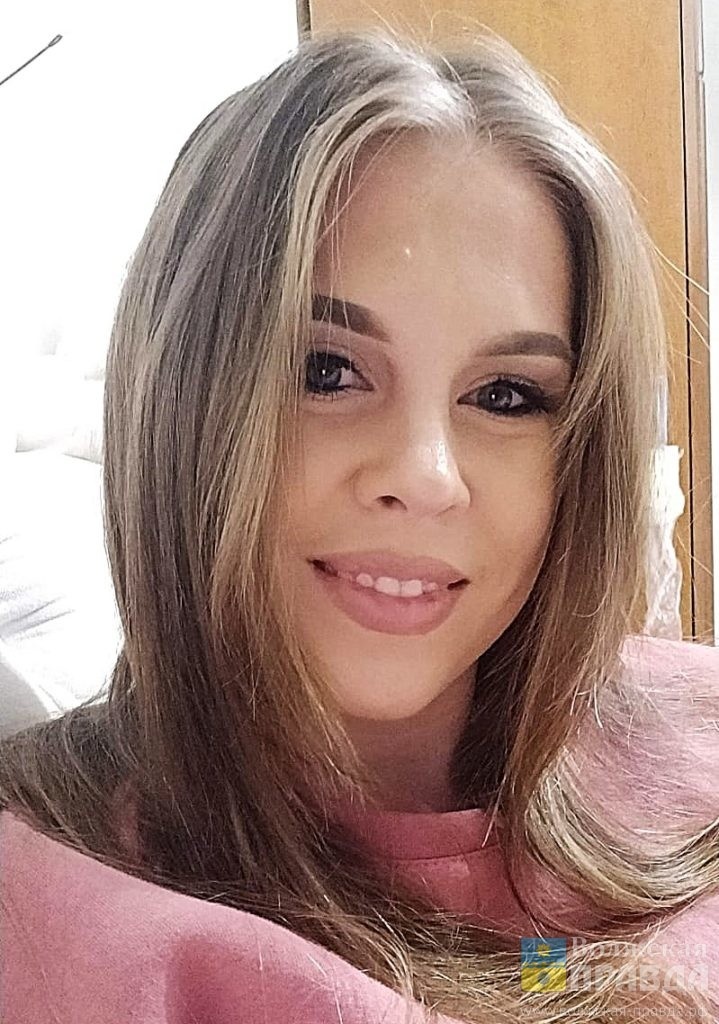 Тренер Елена Майер📷    На полотне под куполом: в Волжском развивается необычный вид гимнастики
