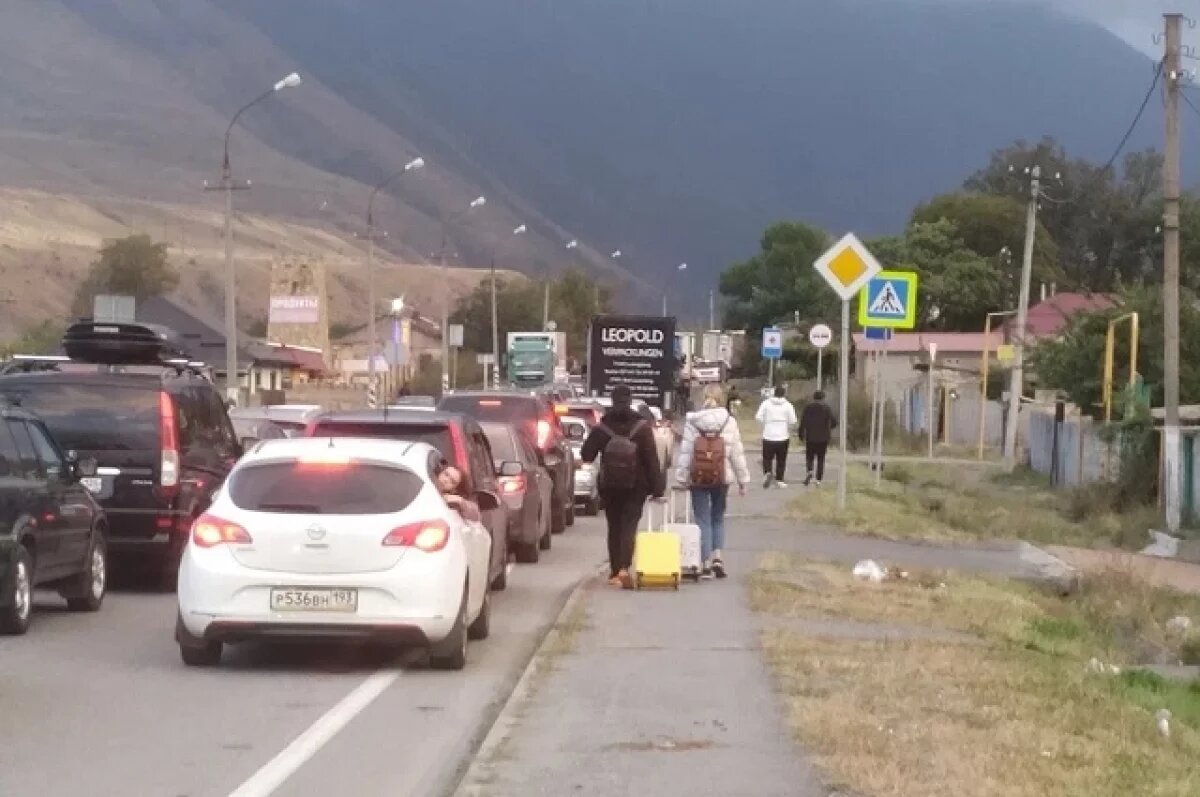    Пик российской эмиграции в Грузию пришелся на 2022 год, когда страна стала Меккой для российских релокантов. КПП «Верхний Ларс».