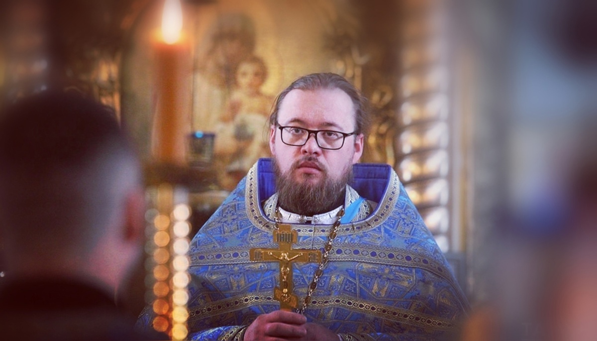 Александр Ермолин — иерей, настоятель храма Смоленской иконы Божией Матери в селе Соловцово и храма Блаженной Матроны и Ксении Петербургской в Казани.