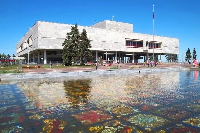    Какие работы Зураба Церетели находятся в Ульяновской области?