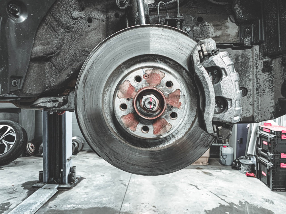 Состояние передних заводских тормозных дисков