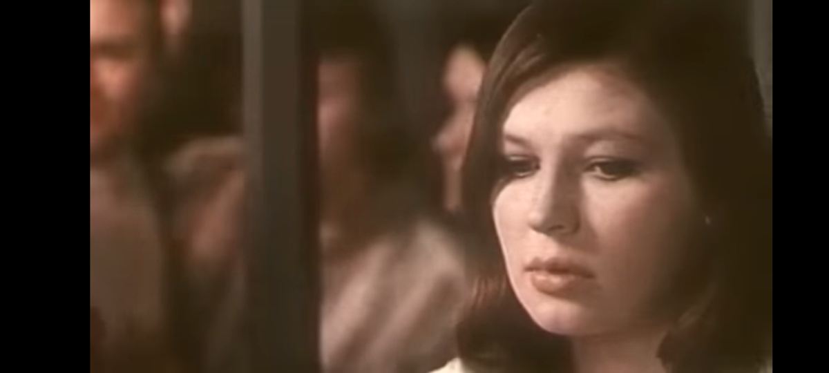 Кадр из фильма "Молодые "