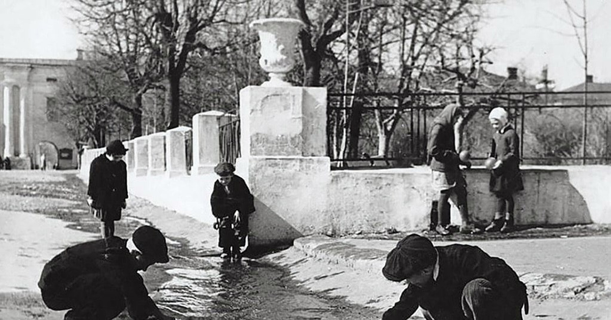 Пускание "корабликов". Фото из интернета
