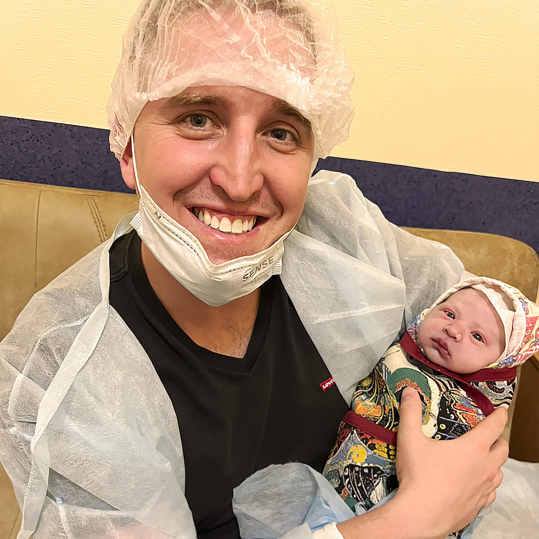 От лица Владимира Константиновича Тарасова и всего коллектива Академии АМА поздравляем Егора и Ольгу с рождением дочери!