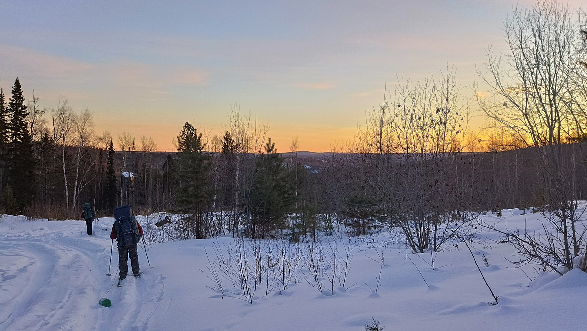 Вышли на соединение дорог, в этом месте есть засидка