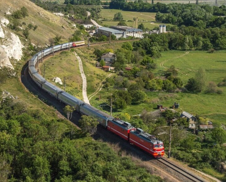 Железнодорожный состав в Крыму. Источник: t.me/Mintrans_Russia.