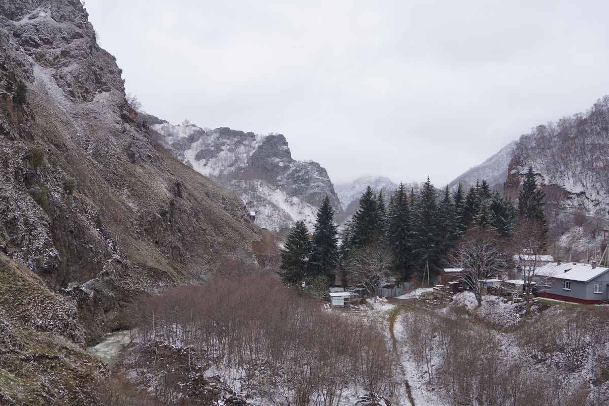 Вид с моста через речку Хасаут