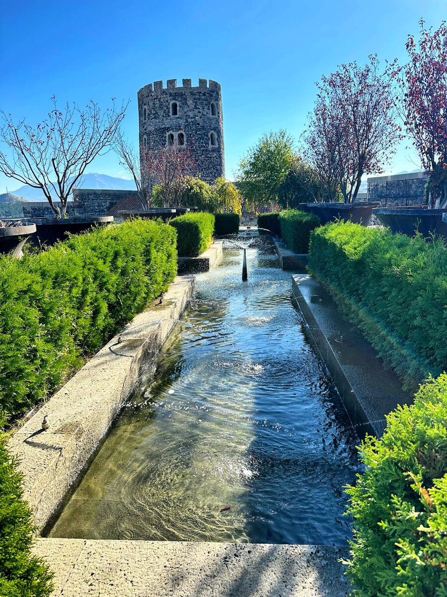 Все постройки в крепости сохраняют мавританский стиль