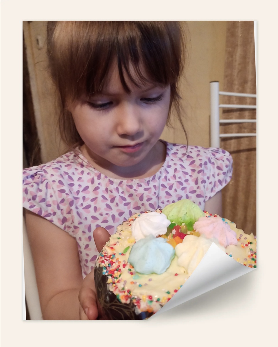 Куличик покупной, но красивый. И вкусный