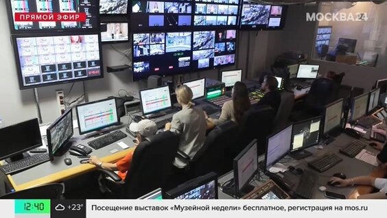    Суд в Москве отправил в колонию двух студентов за появление голыми у окна