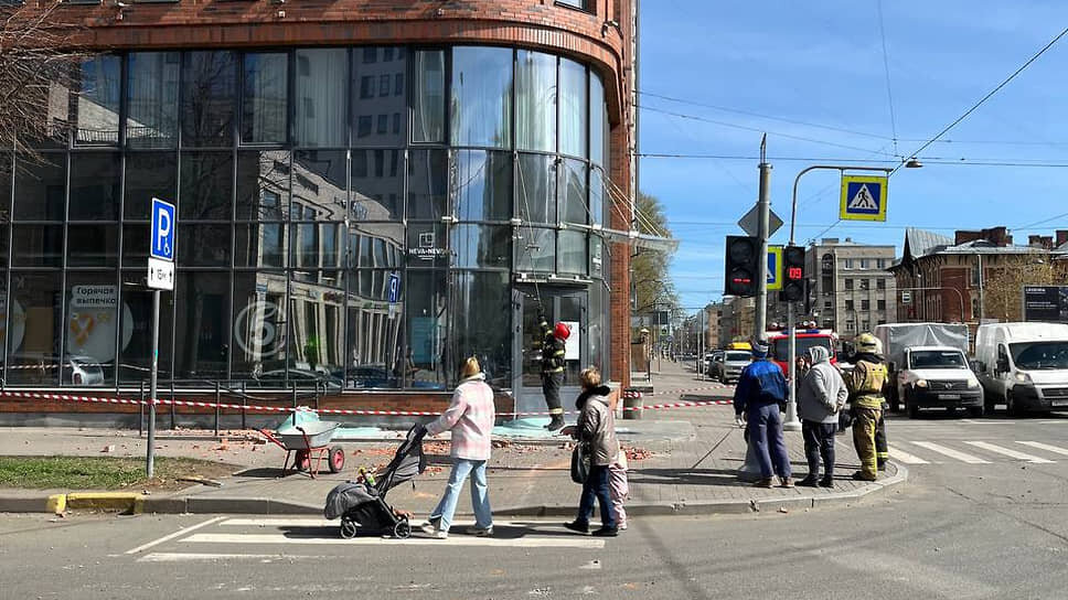 Последствия обрушения кирпичной кладки в ЖК «Neva-Neva» на Васильевском острове.📷Фото: Ульяна Никанорова