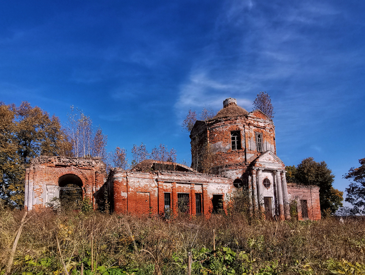 Голопёрово, церковь Трех Святителей.