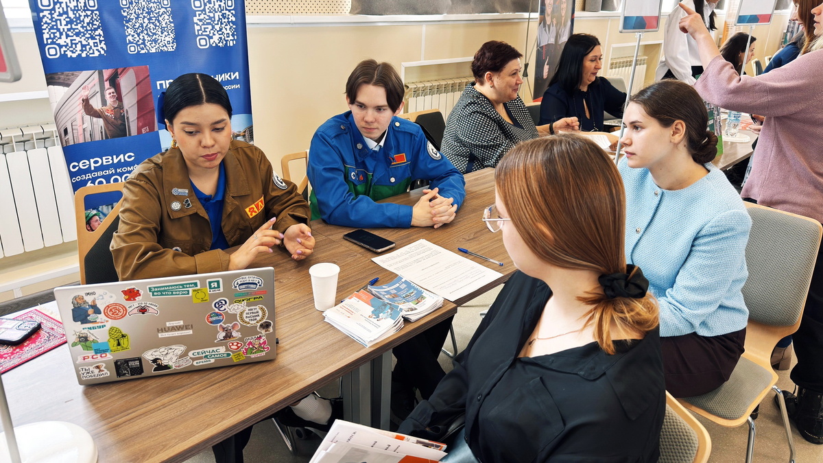    На ярмарке трудоустройства в Нижневартовске представили 800 вакансий