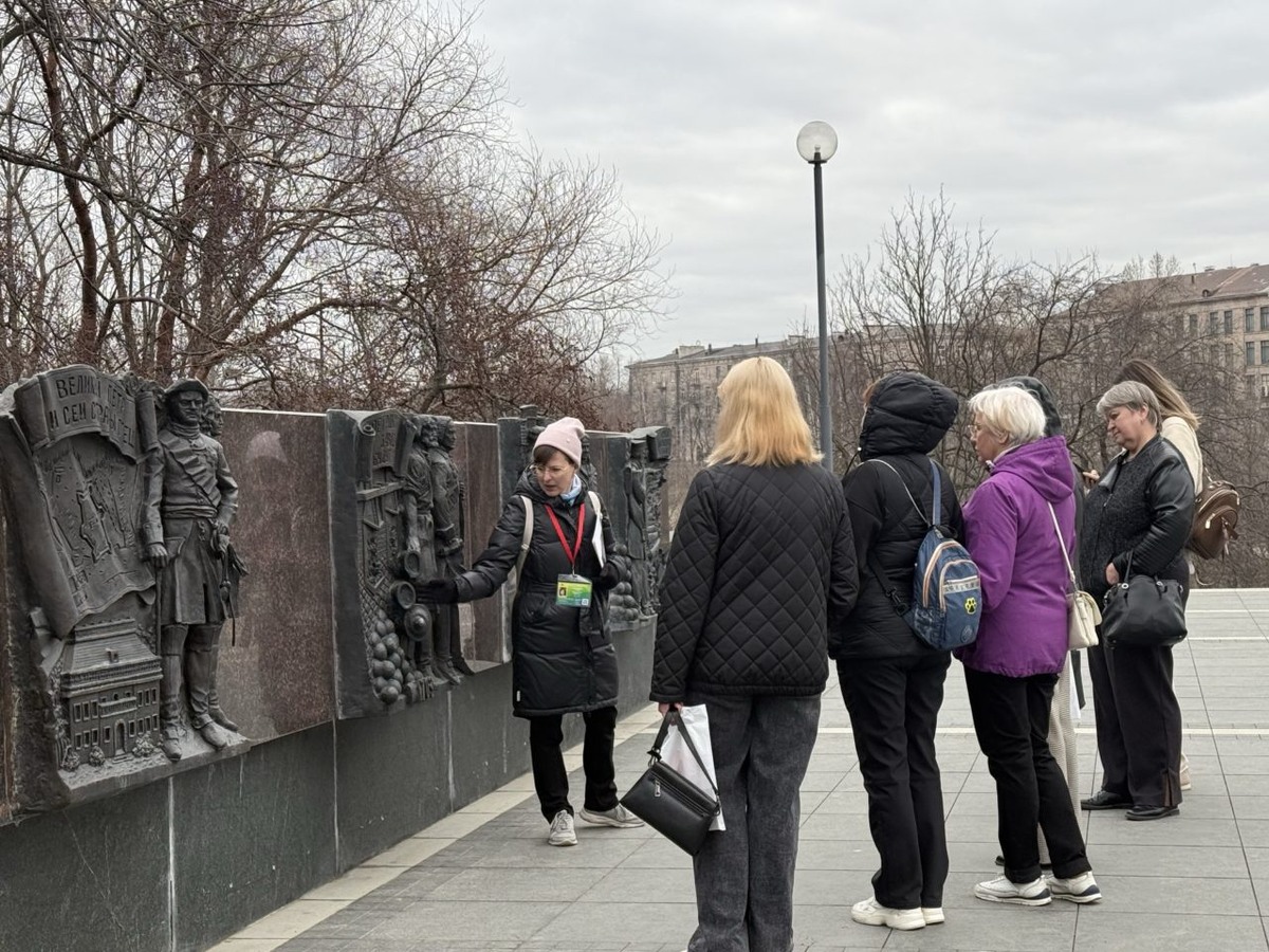    Участники экскурсии по Петрозаводску. Фото: филиал фонда «Защитники Отечества» в Республике Карелия.