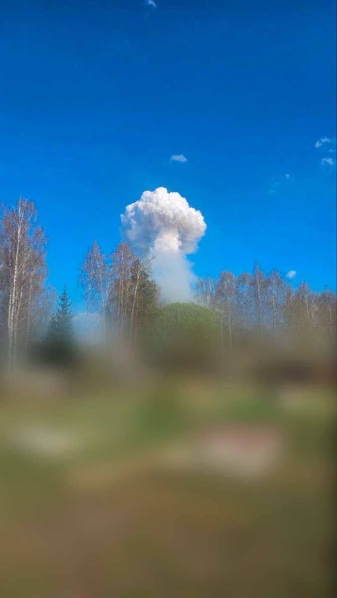     Во Владимирской области местные жители увидели высокий столб дыма фотографии очевидцев