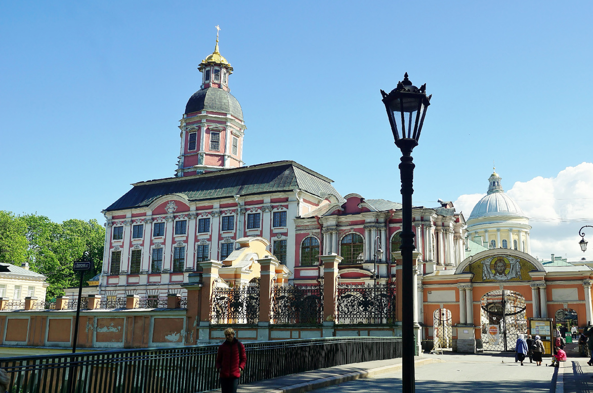 Церковь Благовещения Пресвятой Богородицы в Александро-Невской лавре. Фото автора.