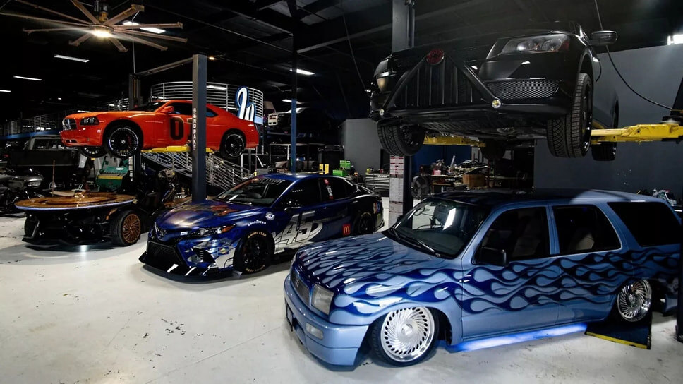 Распродажа автомобилей из West Coast Customs.📷Фото: West Coast Customs, Mecum