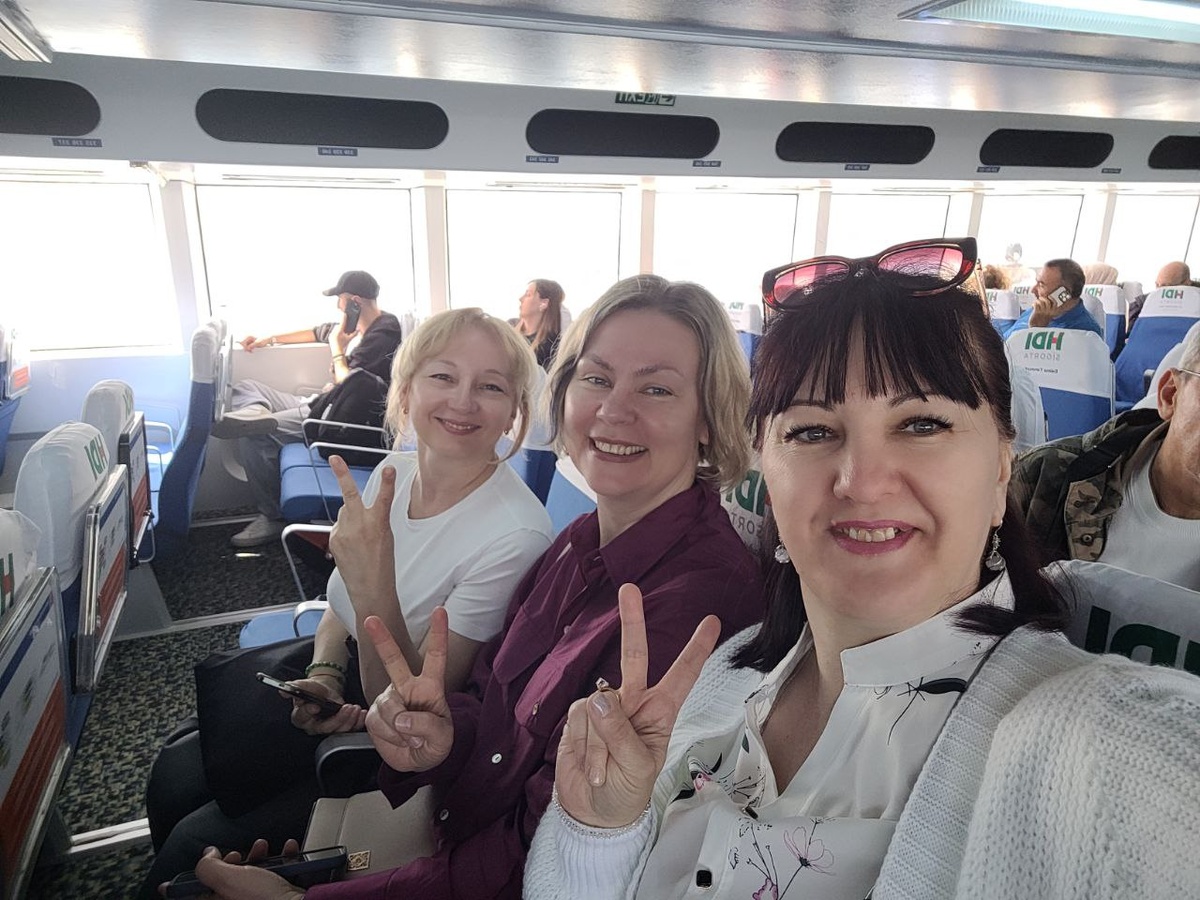 Девочки "отсчитались", что уже в пути к нам