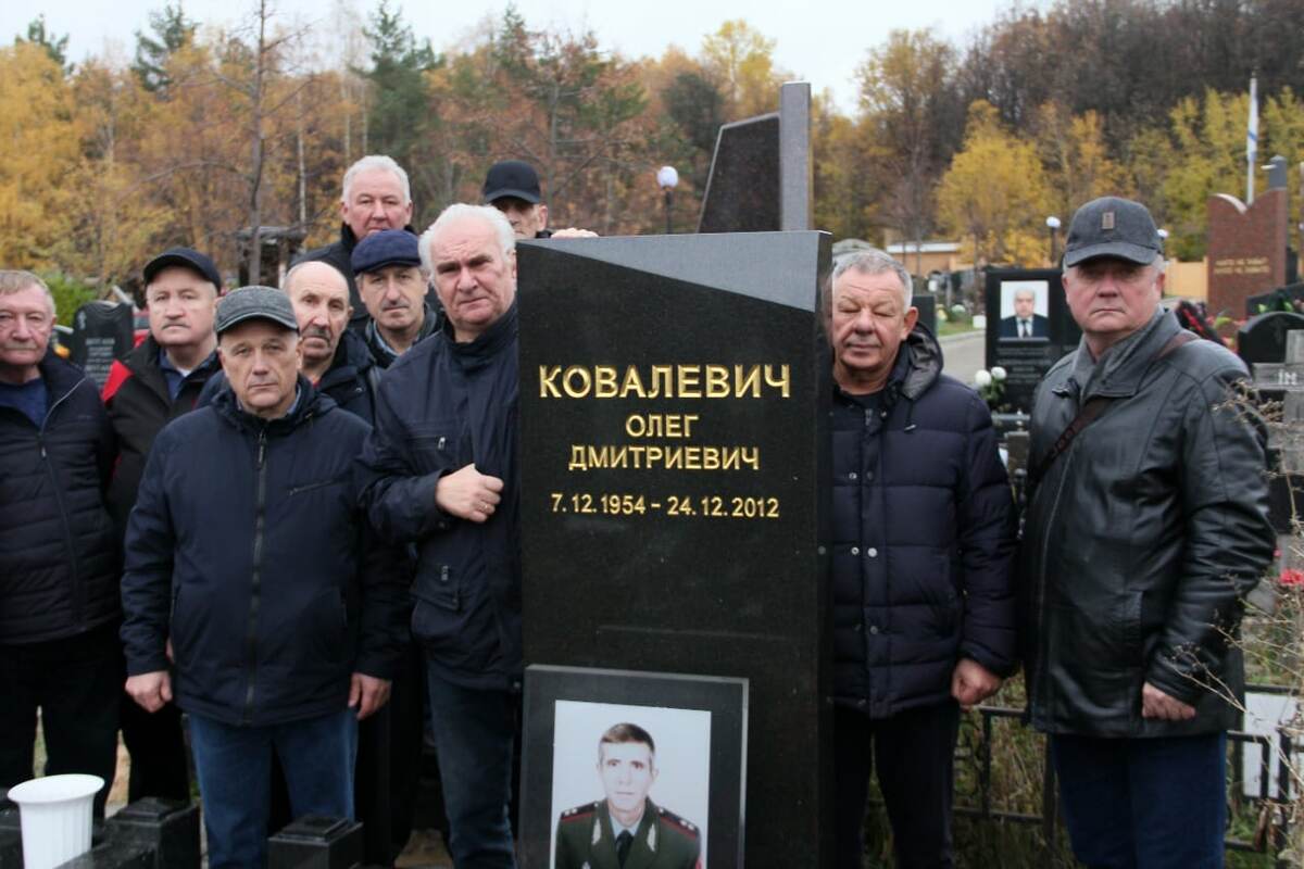 фото на могиле О.Д.Ковалевича.встреча ветеранов 1355 батальона(московский)
