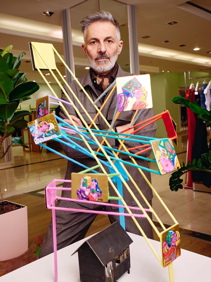    Гоша Острецов со своей работой в BoscoVesna