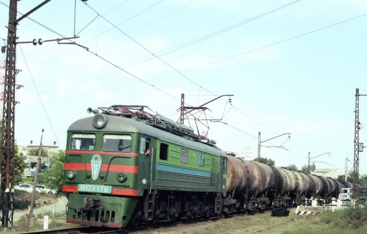 В окрестностях Баку. Автор М. Хайфлигер. 2007 год. Паровоз ИС.