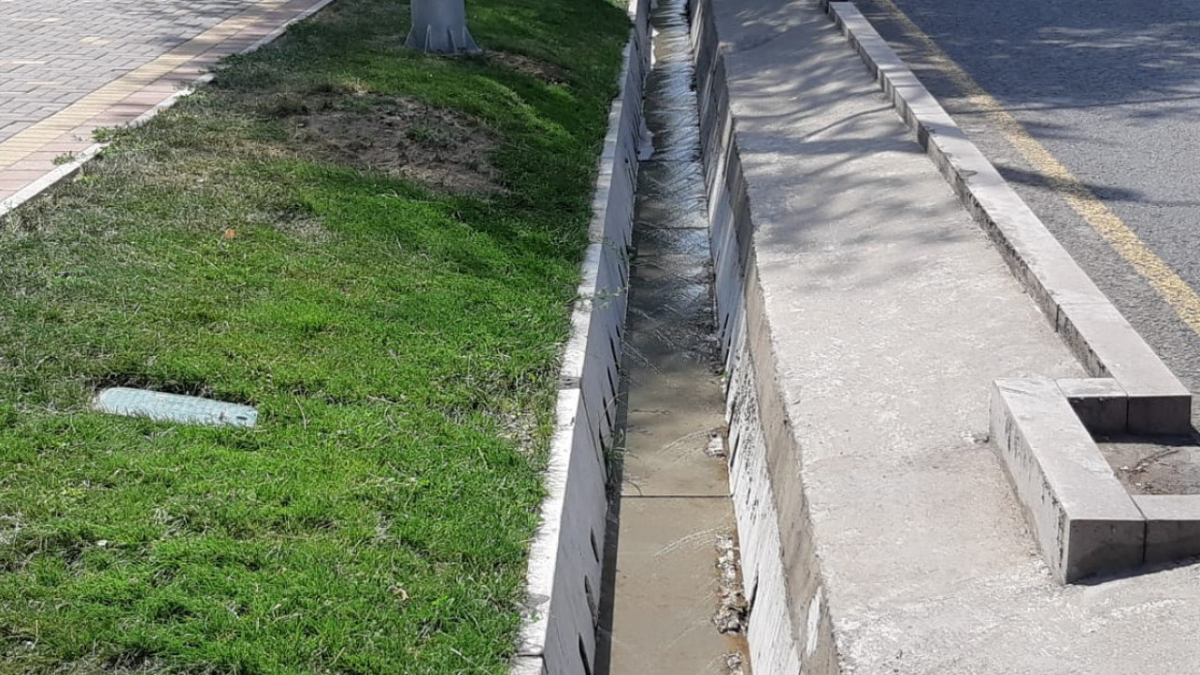 Открытые арыки в Узбекистане