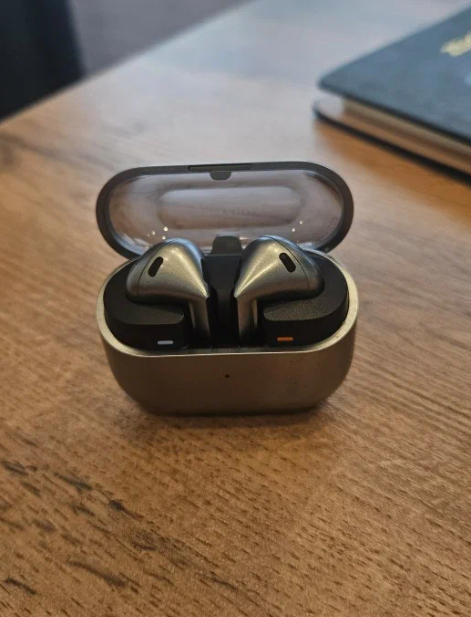 Фото наушников Samsung Galaxy Buds3 из отзывов на ЯМ.