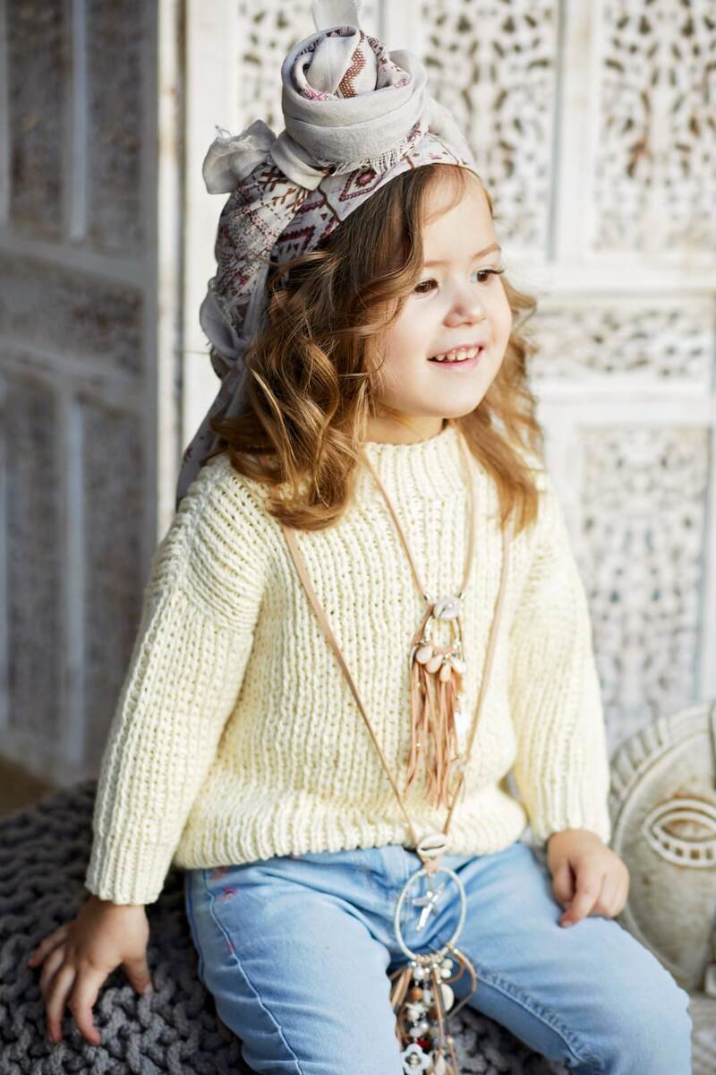 одна из первых работ моей дочери. Реклама "экологичного" бренда. Свитер кстати дорого стоил.