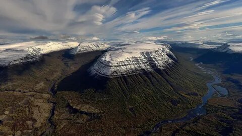 Бескрайние просторы плато Путорана поражают своим масштабом и дикой красотой.