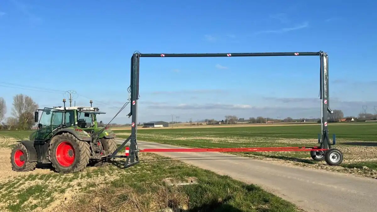 Фото: соцсети компании-разработчика SNC SAPA
Система SNC SAPA с шириной проезда 8,3 метра позволяет перекидывать через дорогу шланги систем полива