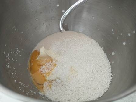 Вымешиваем  тесто.