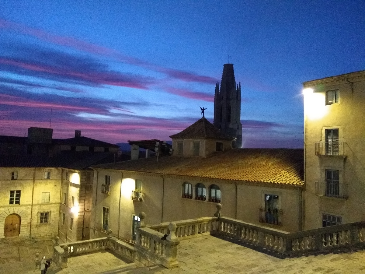 И ангел с крыши протрубил...