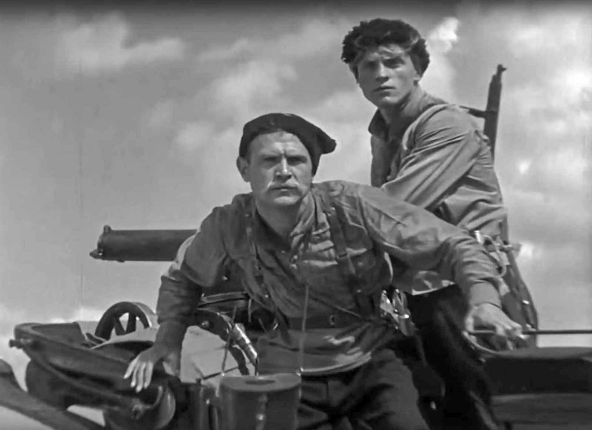 Кадр из фильма "Чапаев". Борис Бабочкин в роли Чапаева и Леонид Кмит в роли Петьки