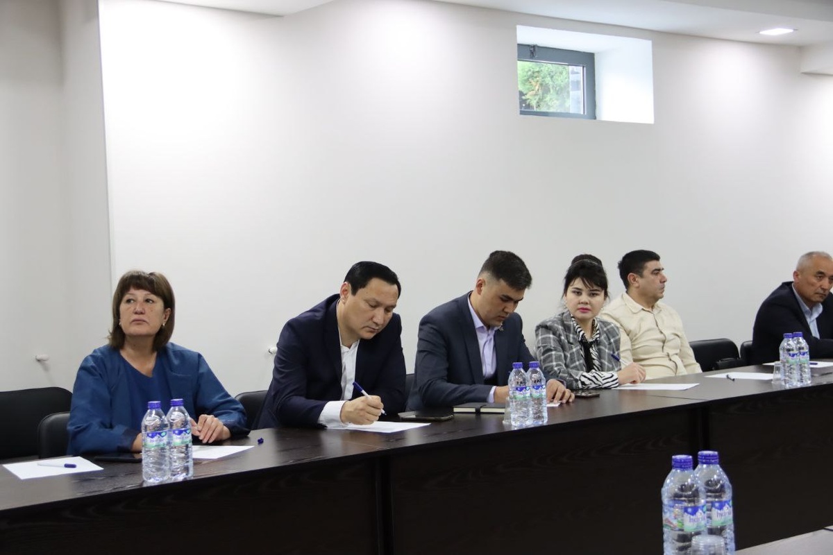 Круглый стол в Фергане. Фото участников экспедиции.