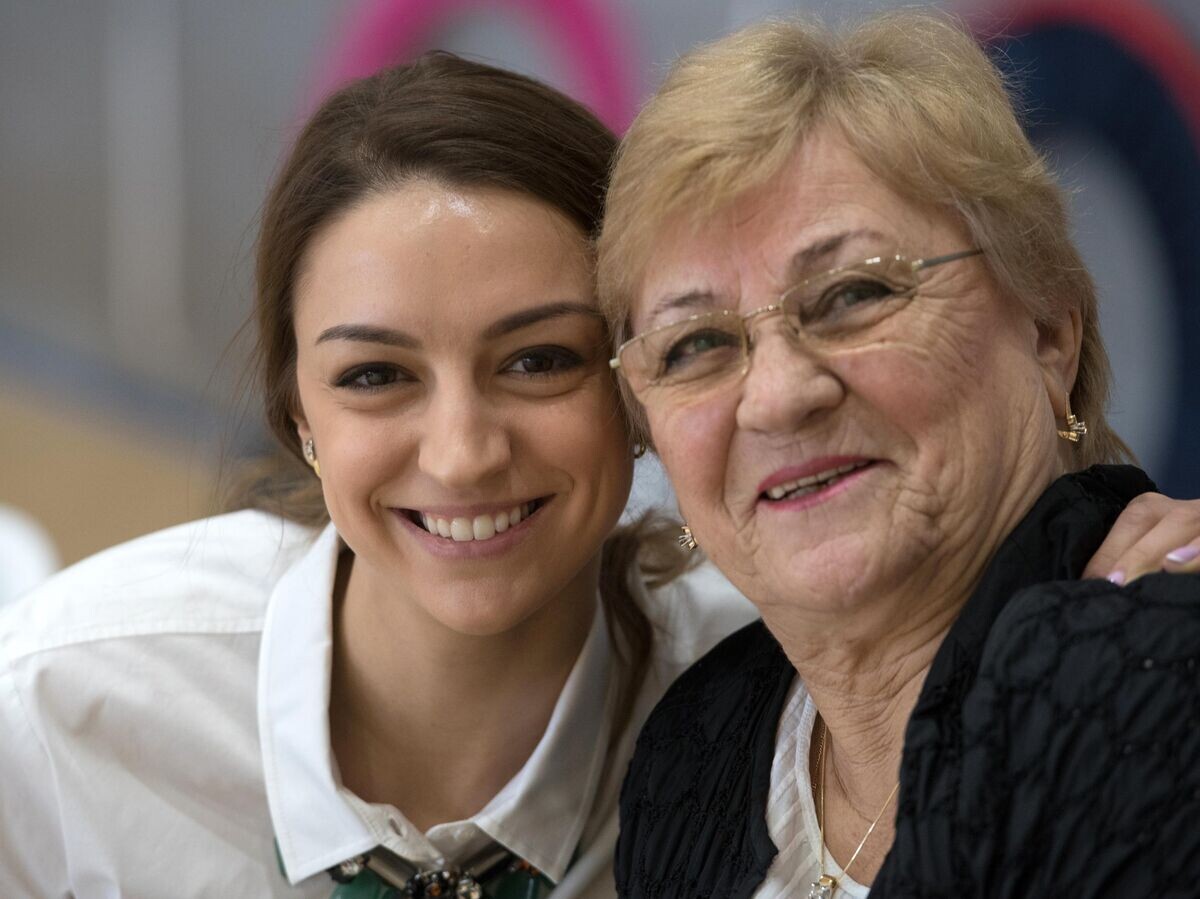    Евгения Канаева (слева) и тренер Вера Штельбаумс© РИА Новости / Нина Зотина
