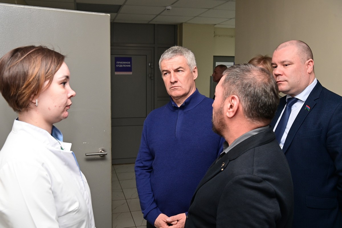    Артур Парфенчиков в Сегежской ЦРБ. Фото: «Республика»/Сергей Юдин