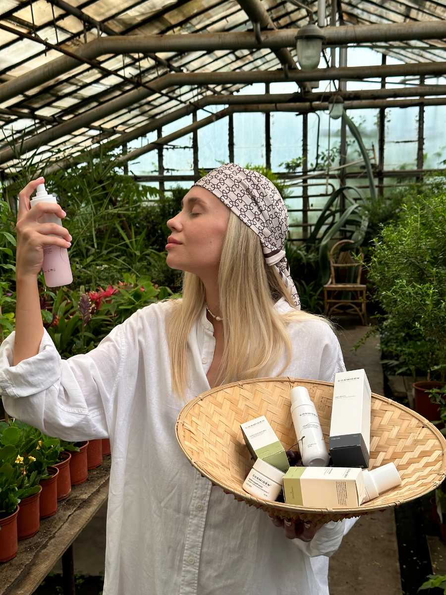 В статье амбассадоры бренда Cosmiden, врачи-дерматологи расскажут просто и понятно о том, какие факторы, зависящие и не зависящие от нас могут влиять на качество и здоровый внешний вид кожи, а также дадут краткую инструкцию как избежать негативного воздействия и снизить риски для кожи.