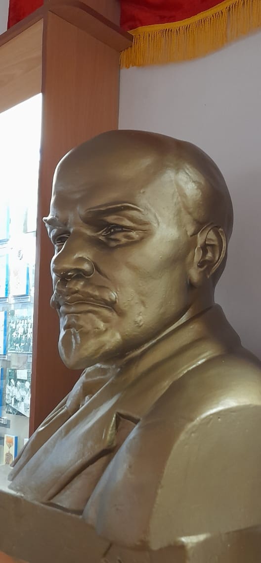 Бюст Ленина у меня в музее.